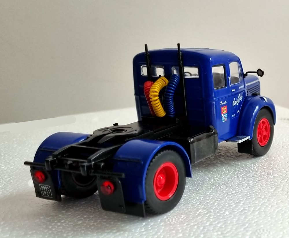 Miniature camion BERLIET TLM SEMI-REMORQUE Citerne Azur