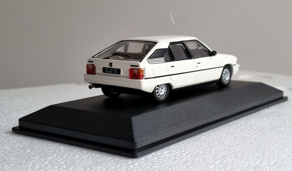 Miniature voiture CITROEN BX 16TRS 1/43