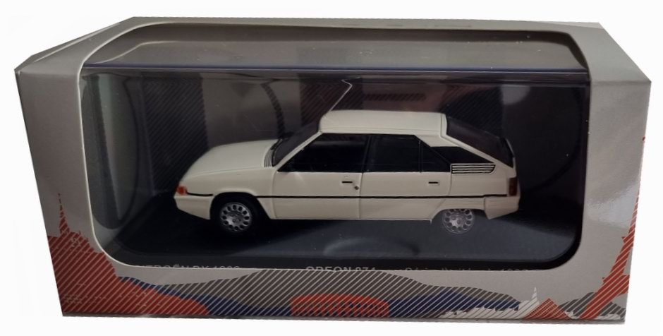 Petite voiture CITROEN BX 1/43