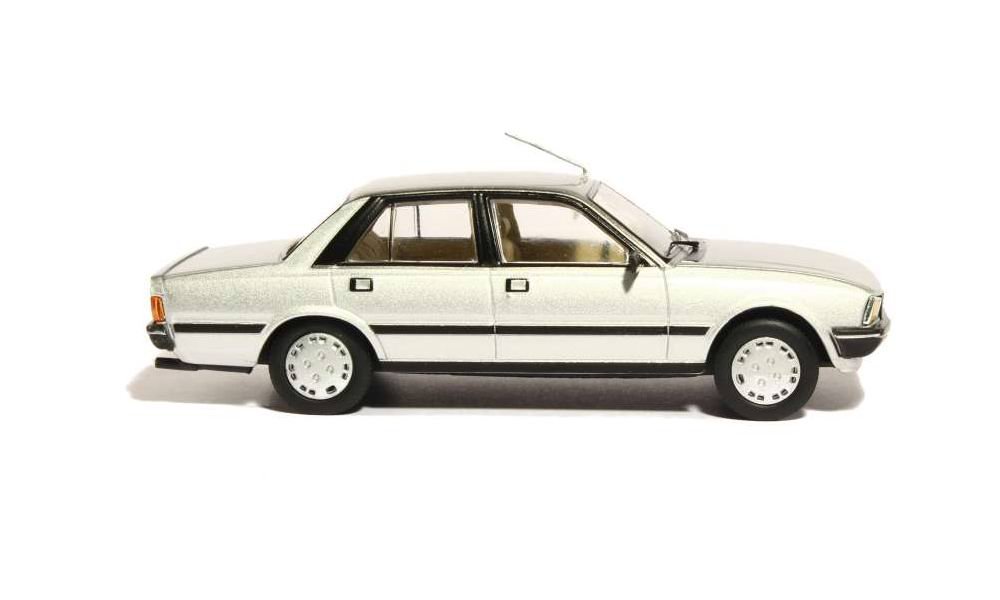 Miniature Peugeot505 1/43