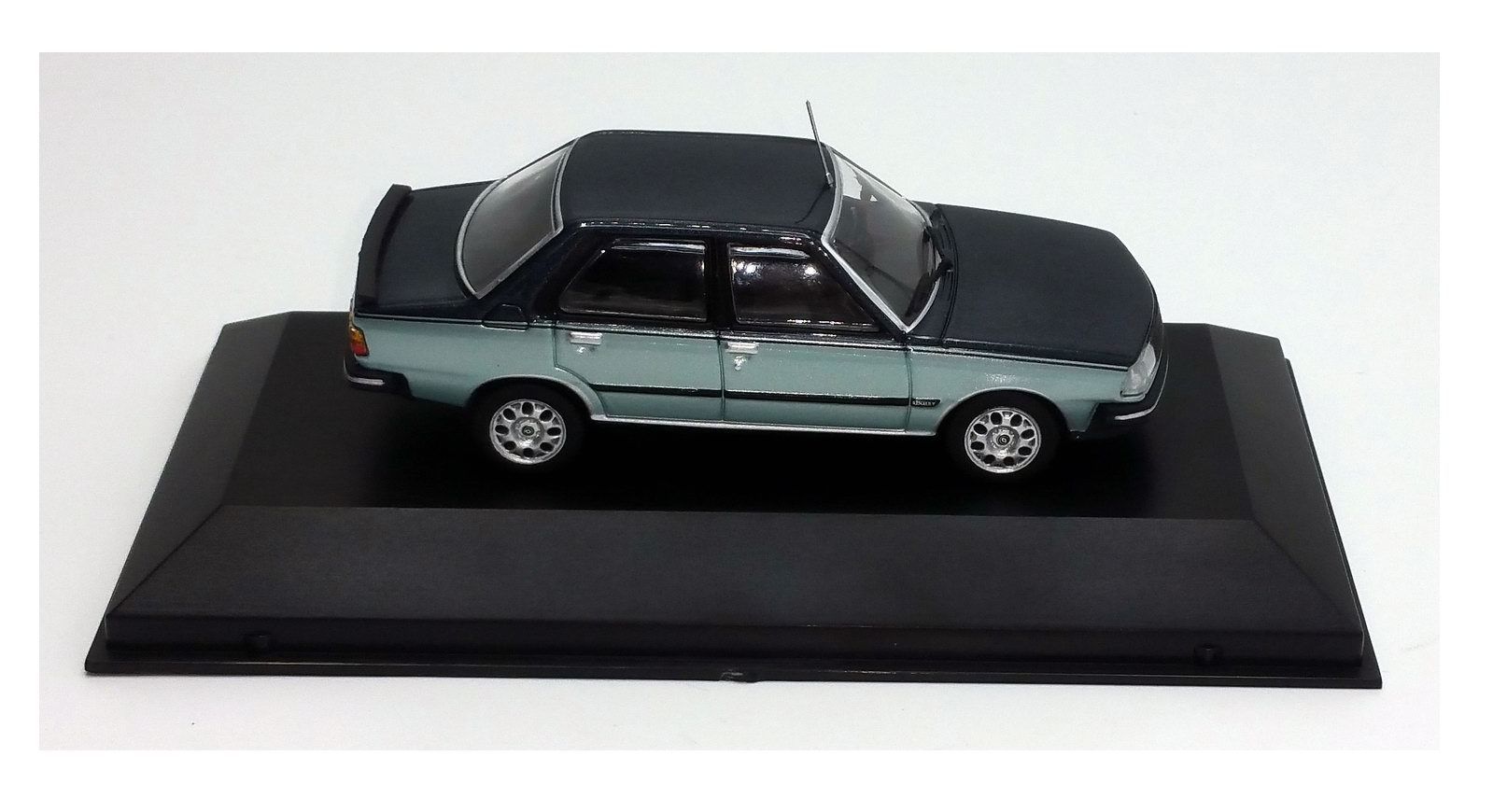 Voiture Miniature Renault 18 american 2 de 1984 1/43