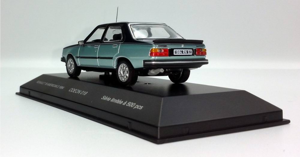 Petite voiture Renault18 American 2 1/43