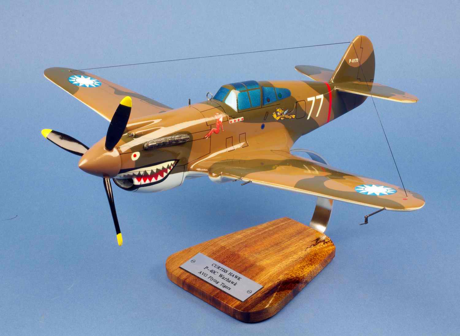 Maquette Avion De Chasse P-40C Warhawk 3rd Pursuit Squadron Hell’s Angels Flying Tigers 1/28