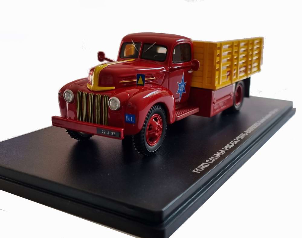 Miniature Camion FORD CANADA TYPE C598 de 1947 du Cirque PINDER 1/43