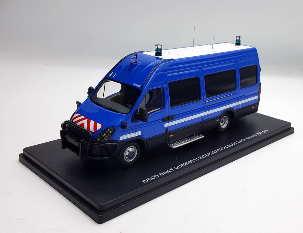 Miniature Camion RENAULT TRM 2000 MO GENDARMERIE Transport de troupes 1/43