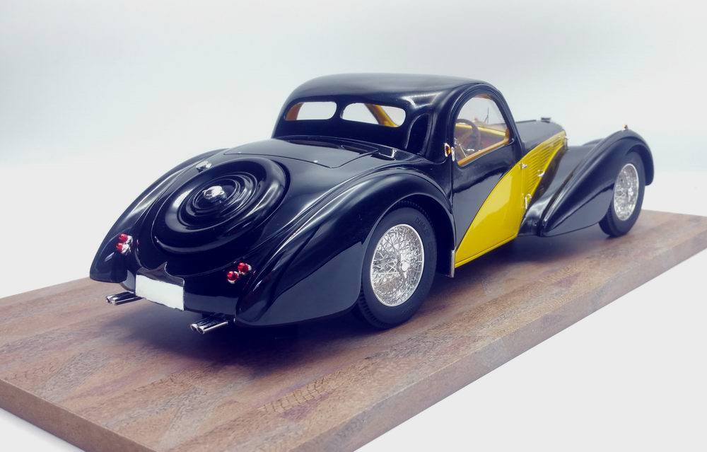 Voiture de Collection BUGATTI57SC ATALANTE de 1936 NOIRE et JAUNE 1/18