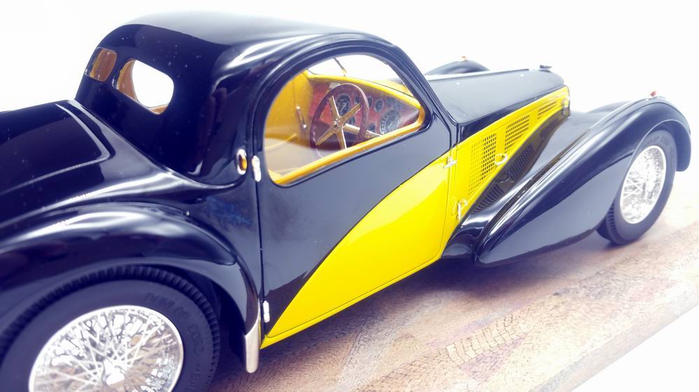 Voiture de Collection BUGATTI TYPE 57SC ATALANTE de 1936 NOIRE et JAUNE 1/18