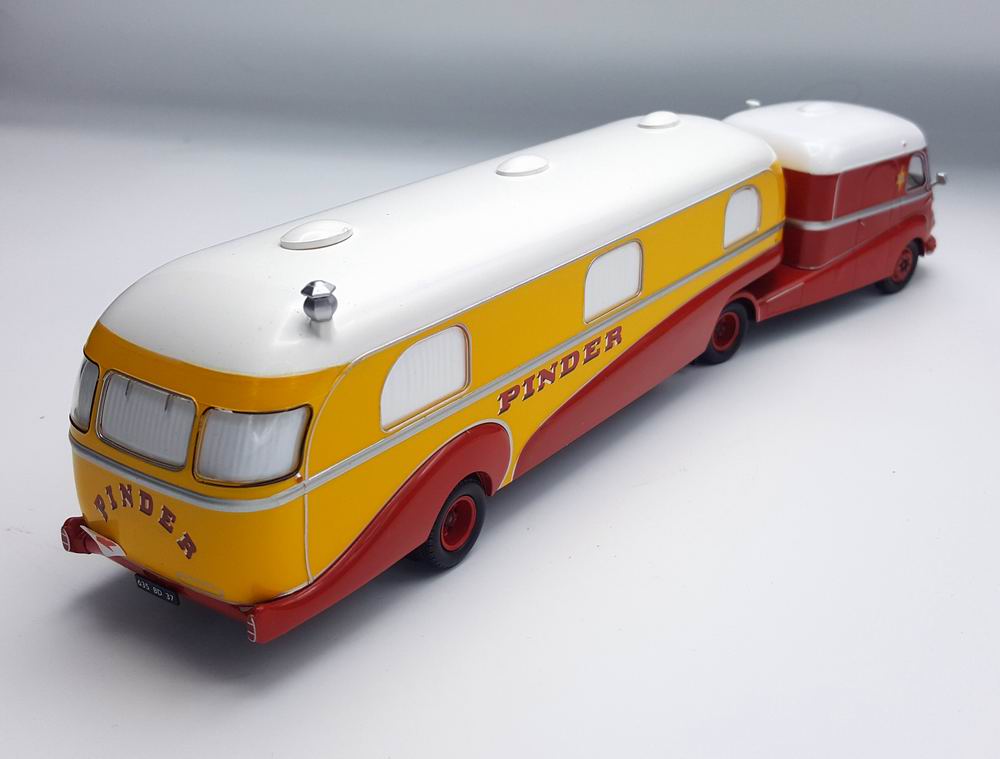 Camion FORD F798 caravane Assomption CIRQUE PINDER 1/43