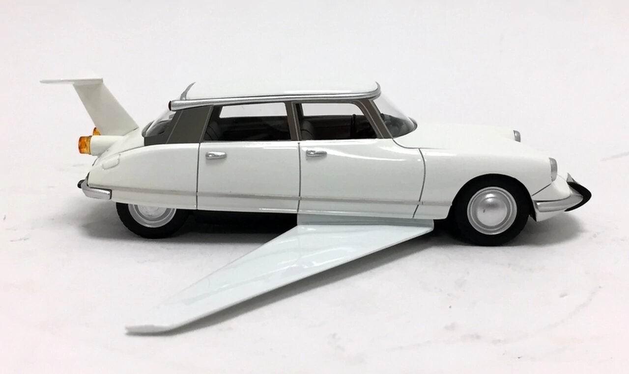 Voiture miniature Citroën DS19 volante citroen FANTOMAS au 1/43