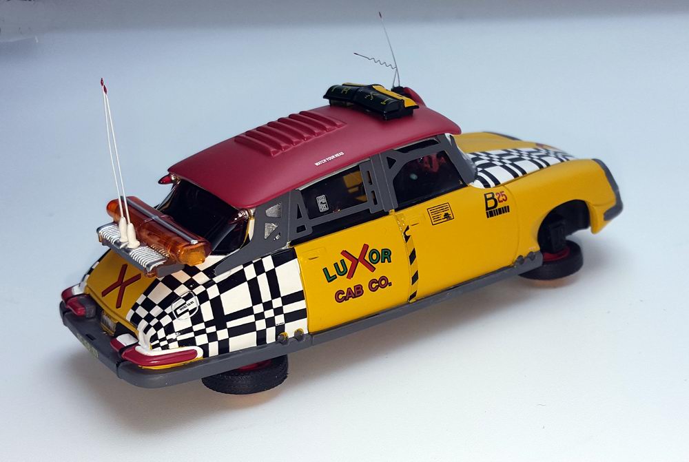 Voiture miniature Citroën DS Taxi volante Retour Vers le Futur 2 1/43