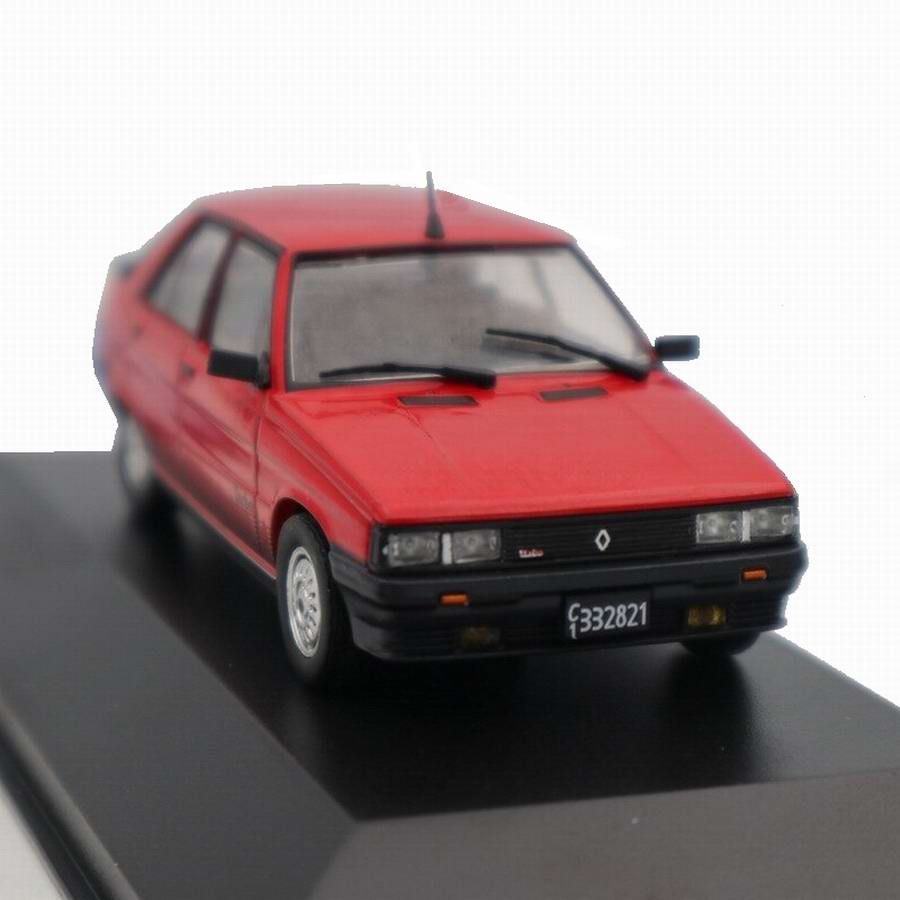 Petite voiture r18 Américaine 1 renault 1/43