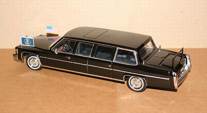 Limousine Lincoln Continental de 1972 Voiture Présidentielle Ronald Reagan 1/24 