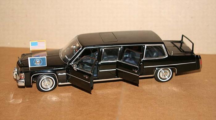 Limousine Lincoln Continental de 1972 Voiture Présidentielle Ronald Reagan 1/24 