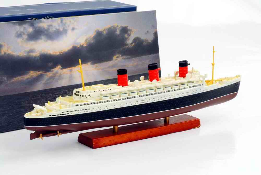 Maquette Navire Paquebot Transatlantique RMS QUEEN MARY 1/1250