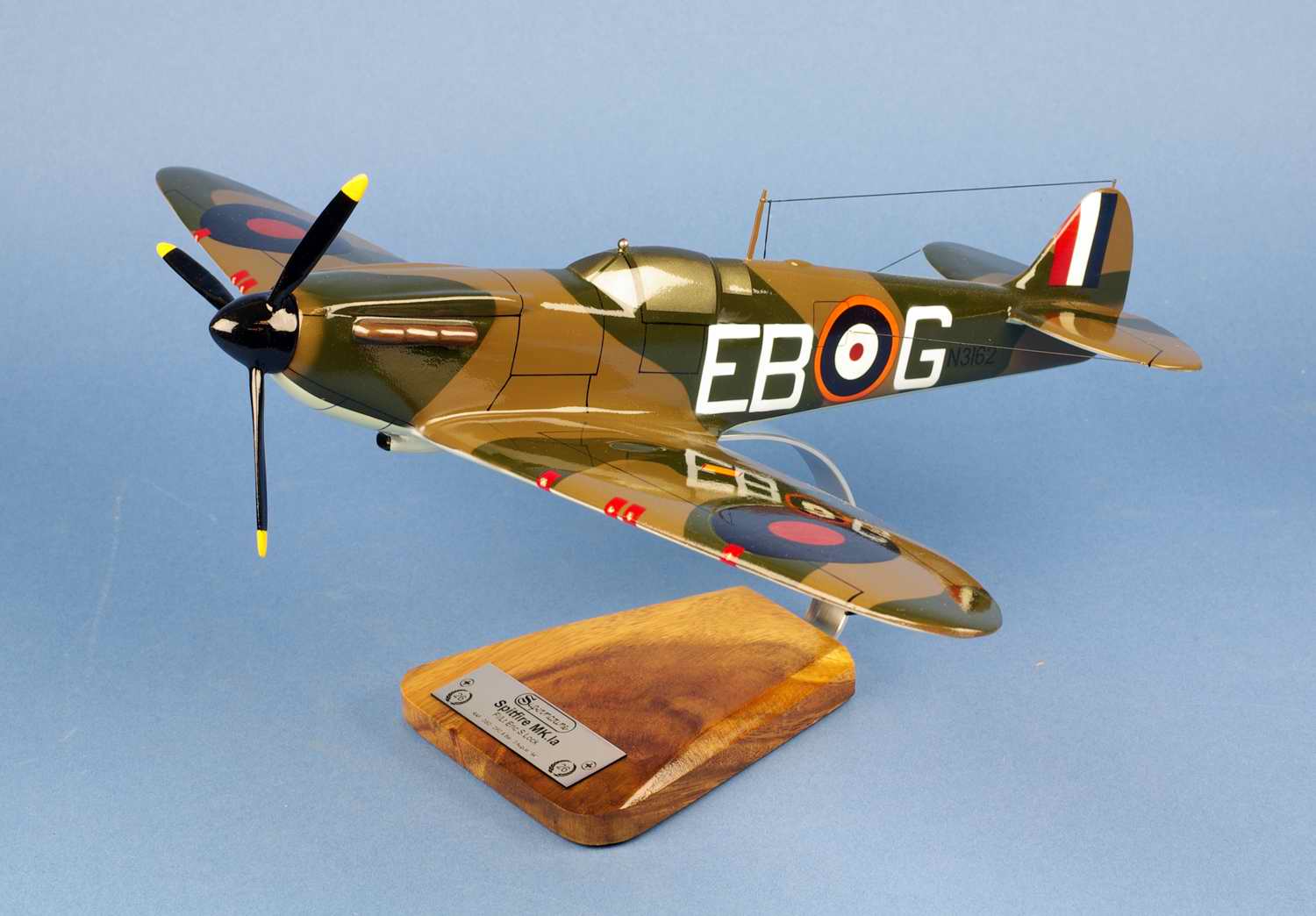 Maquette Avion SPITFIRE MKIA 41 Squadron RAF Eric Stanley Lock ROYAL AIR FORCE 1/24 