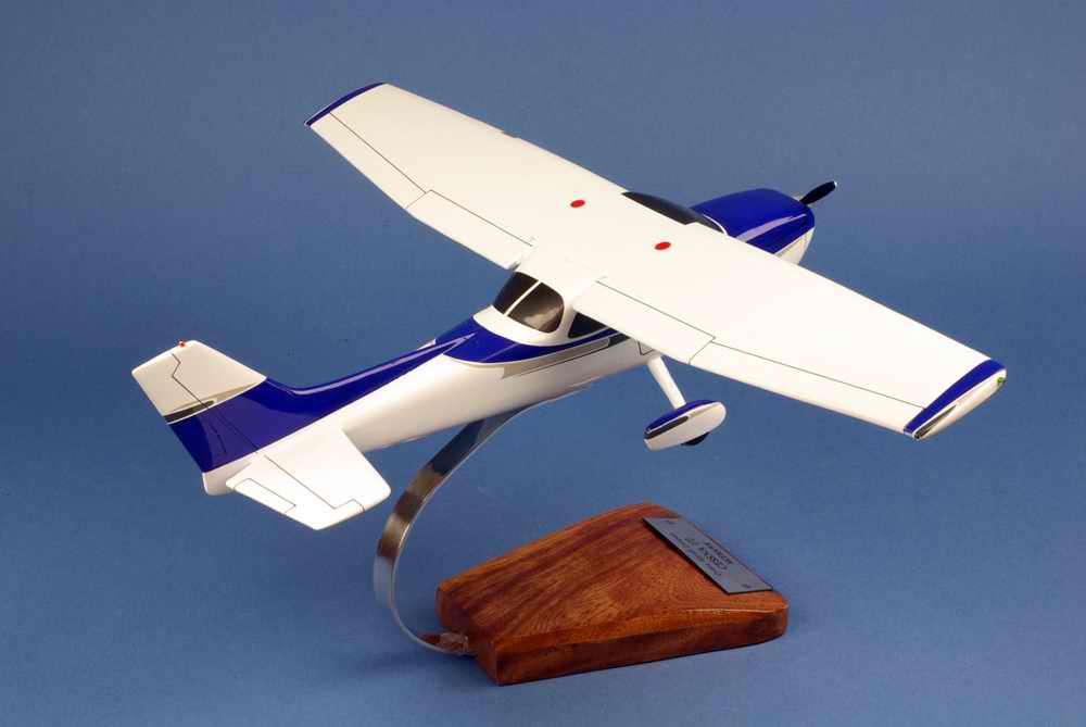 Maquette avion CESSNA172 Skyhawk 1/24