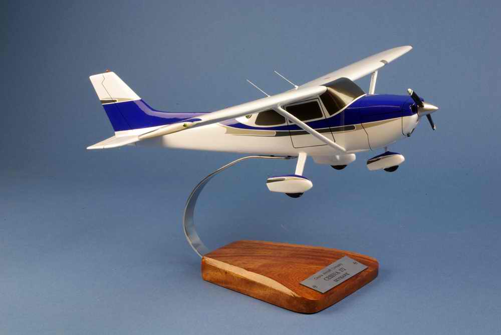 Maquette CESSNA 172 Skyhawk 1/24