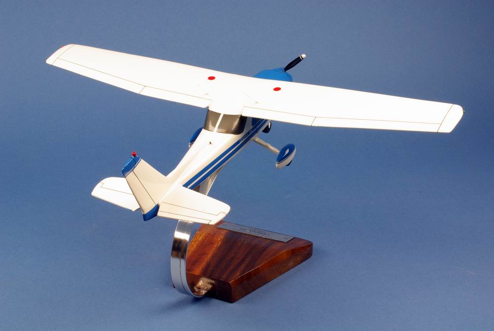 Maquette CESSNA152 Aerobat 1/22