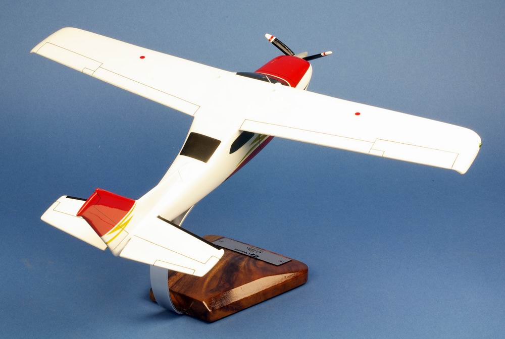 Maquette avion de tourisme CESSNA 210 Centurion 1/24