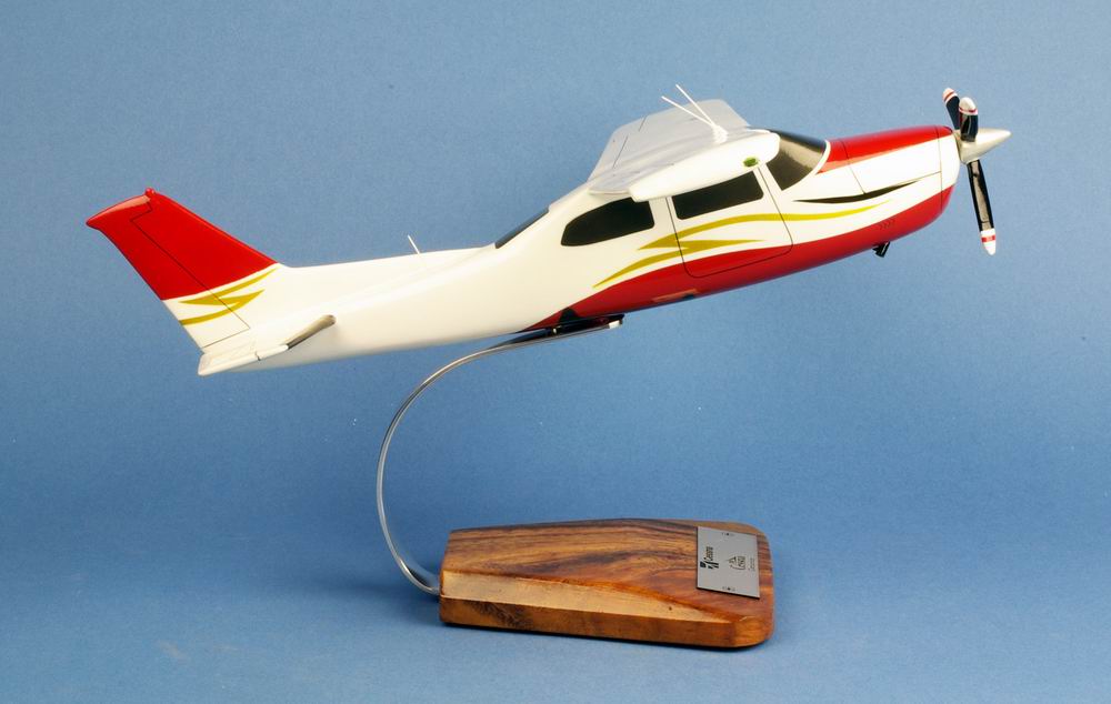 Maquette CESSNA210 Centurion 1/24