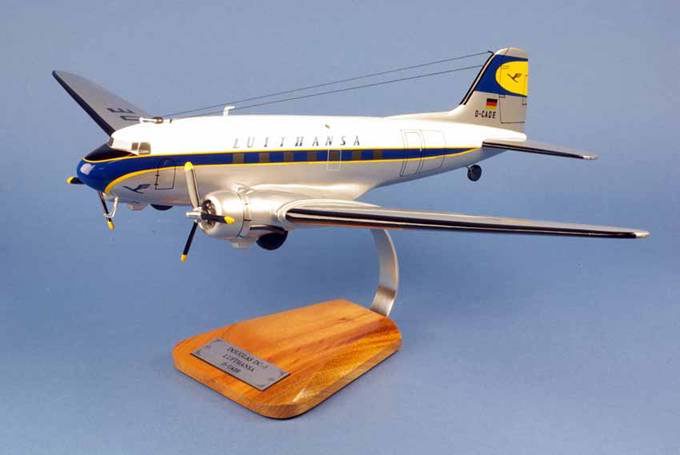 Maquette Douglas DC-3 aux couleurs de Lufthansa 1/48