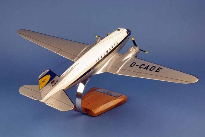 Maquette Avion Douglas DC3 aux couleurs de Lufthansa 1/48