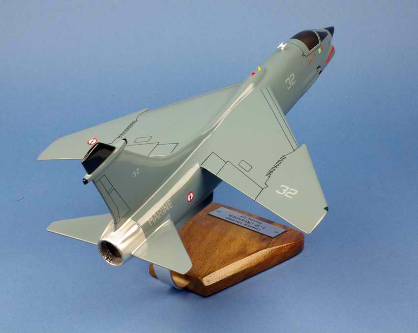 Maquette Avion F-8E Crusader aux couleurs de la Flottille 12F Aéronavale Française