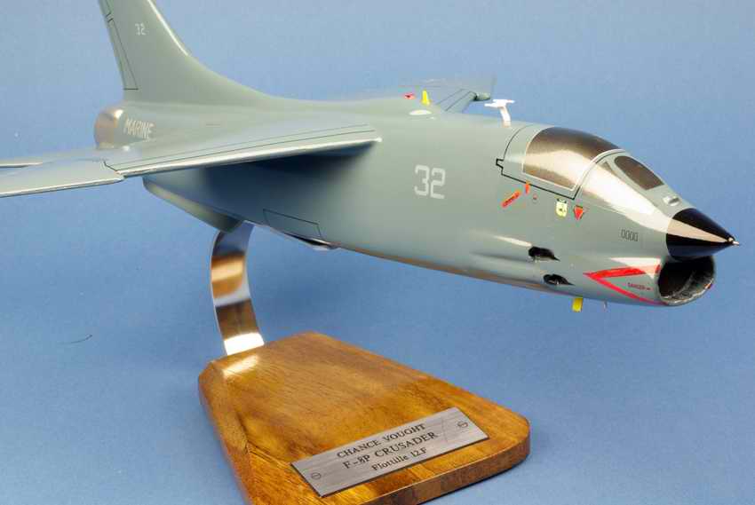 Maquette Avion F8E Crusader aux couleurs de la Flottille 12F Aéronavale Française