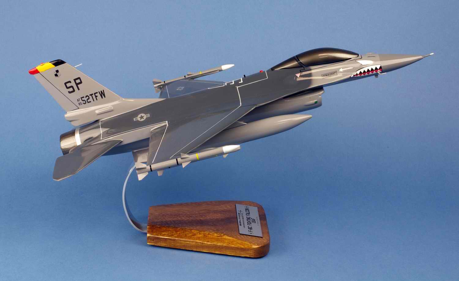 Maquette Avion de Chasse F-16C FightingFalcon 52ndTFW USAF au 1/35