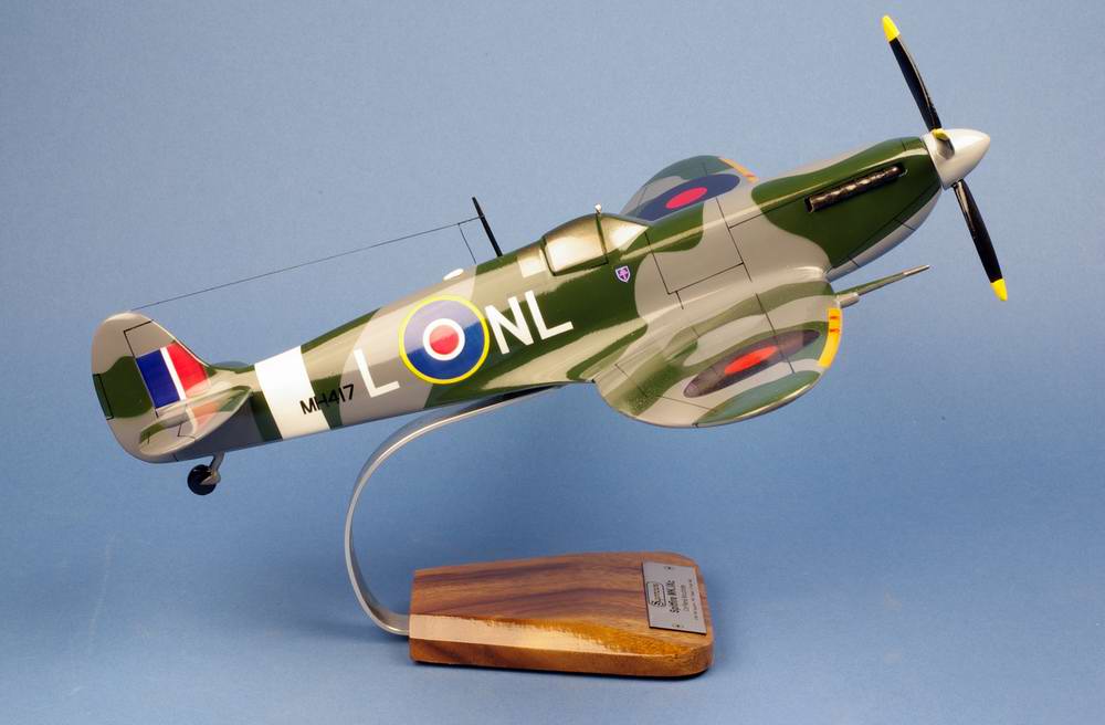 Maquette avion SPITFIRE MK 9 Sqn341/GCIII/2 Alsace FAFL René Mouchotte 1/24