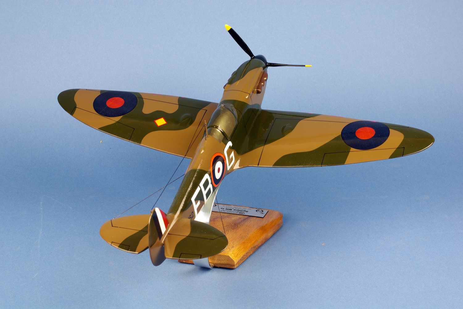 Maquette Avion SPITFIRE MKIA 41 Squadron RAF Eric Stanley Lock ROYAL AIR FORCE 1/24 