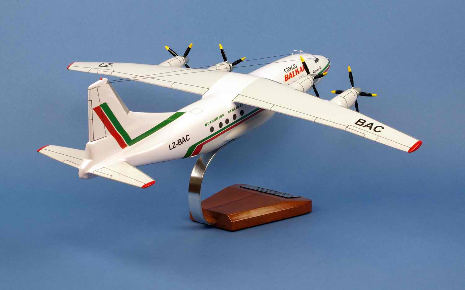 Maquette Avion ANTONOV 12BK BALKAN Cubau 1/72