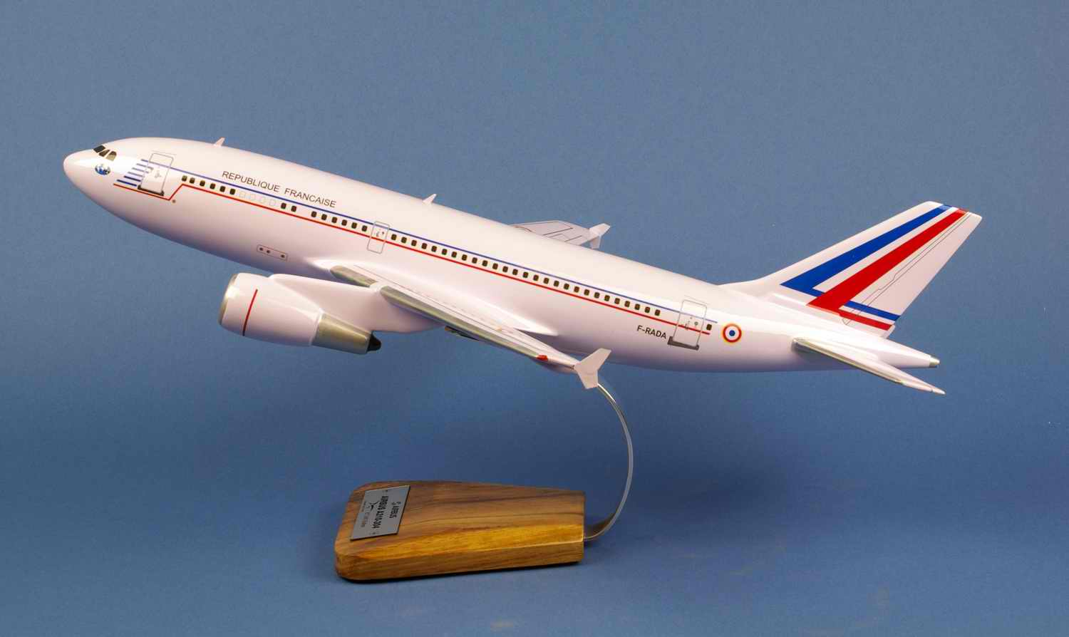 Maquette Avion AIRBUS A310 REPUBLIQUE FRANCAISE ET03060 Esterel 1/100