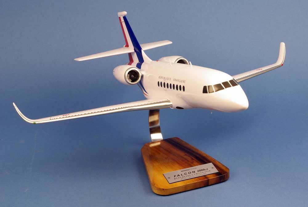 Maquette Falcon 2000LX République Française FRANCE  1/48