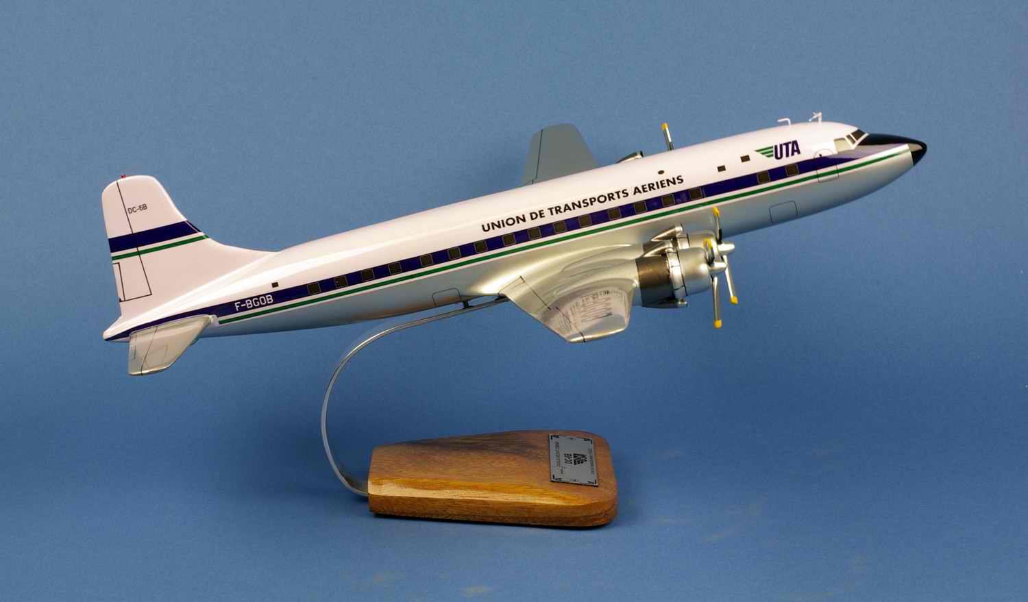 Maquette Avion DOUGLAS DC-6B Super Cloudmaster UTA au 1/72