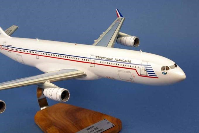 AIRBUSA340 Republique FranCaise FRANCE 1/125