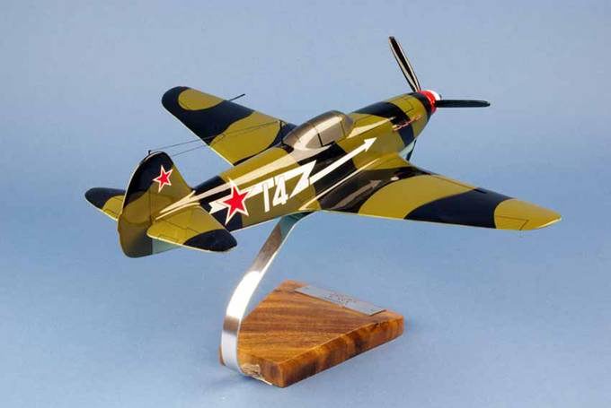 Maquette Yakovlev Yak 9 - GC3 Normandie Niemen Le Père Magloire 1/24