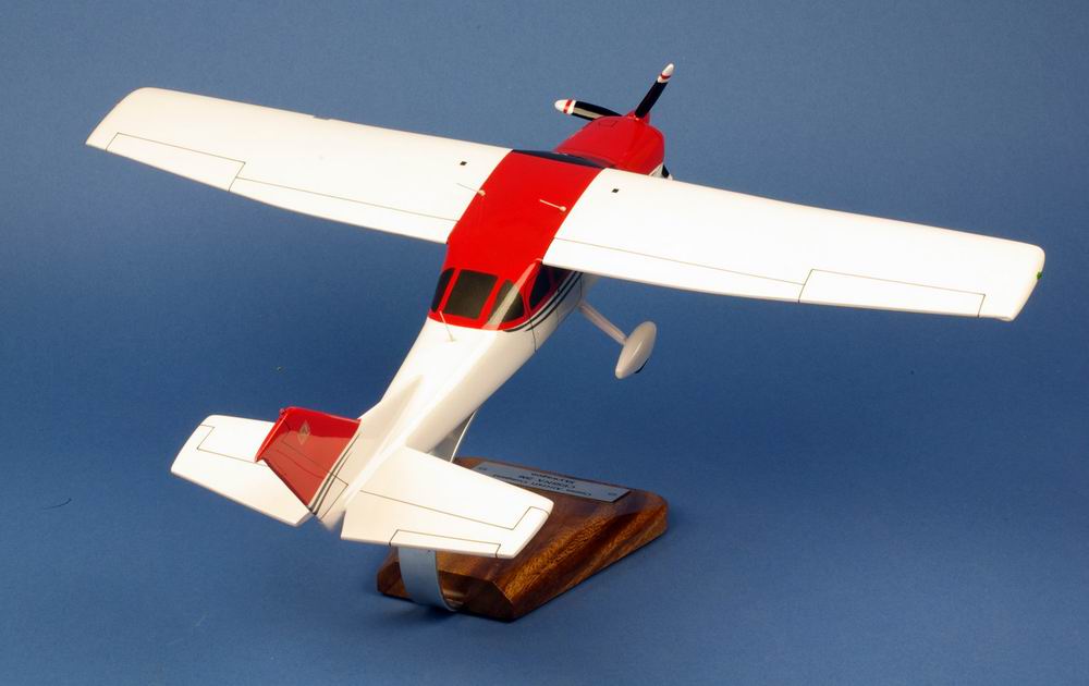 Maquette avion de tourisme CESSNA206 Stationair 1/24