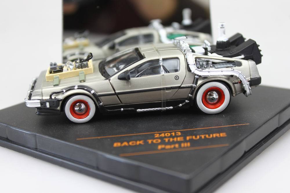 Voiture DMC DELOREAN III Retour vers le Futur en Métal au 1/43