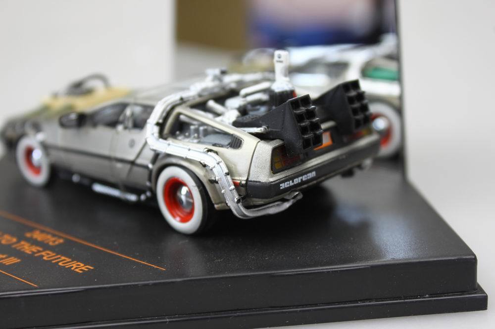 Voiture DMC DELOREAN III Retour vers le Futur en Métal au 1/43