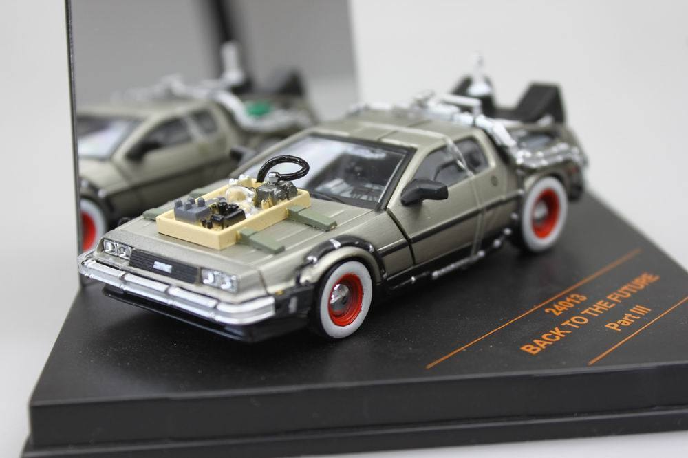 Voiture DMC DELOREAN III Retour vers le Futur en Métal au 1/43