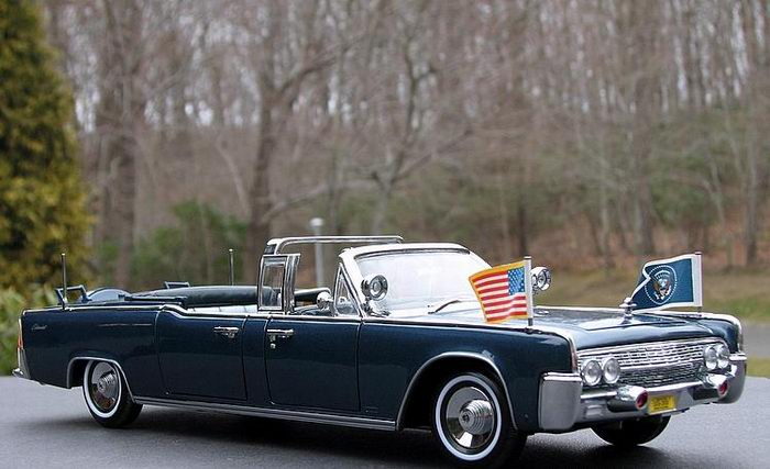 Limousine Lincoln X 100 de 1961 Voiture Présidentielle JFK Kennedy 1/24 