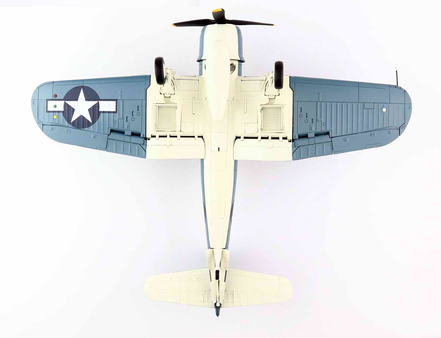 Maquette Avion de Chasse F4U-1A Corsair 915, VMF-214 BlackSheep Pilote Major Greg papi Boyington têtebrulée