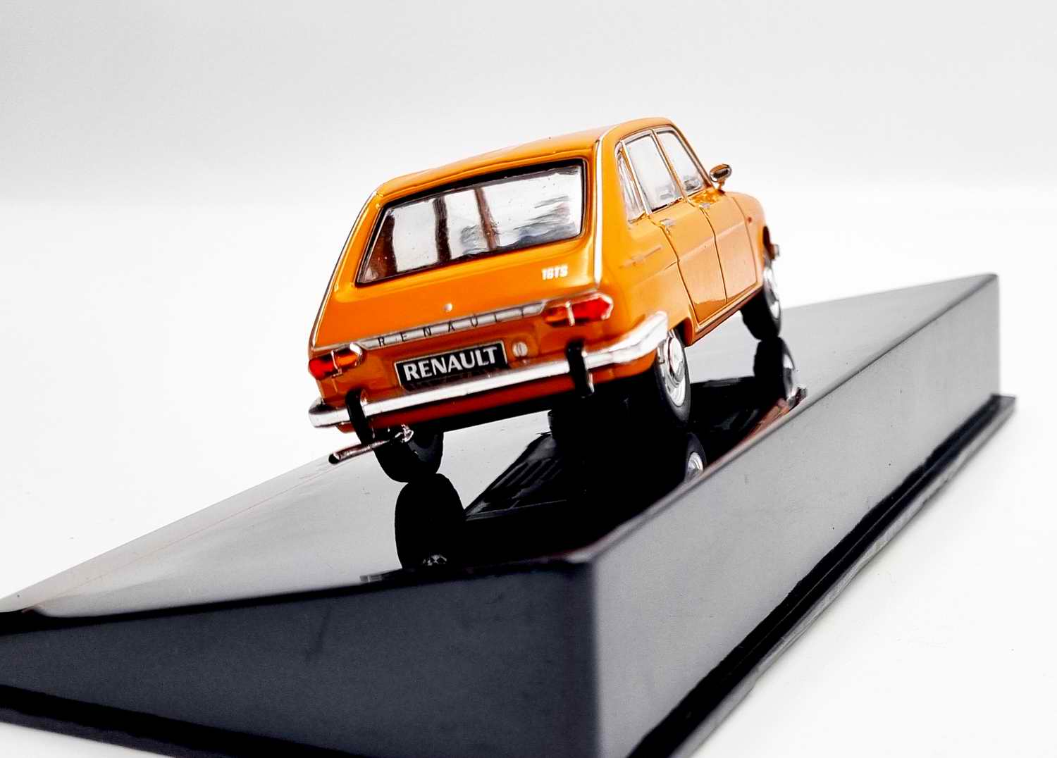 Voiture miniature RENAULT16 TS 1969 Ixo 1/43