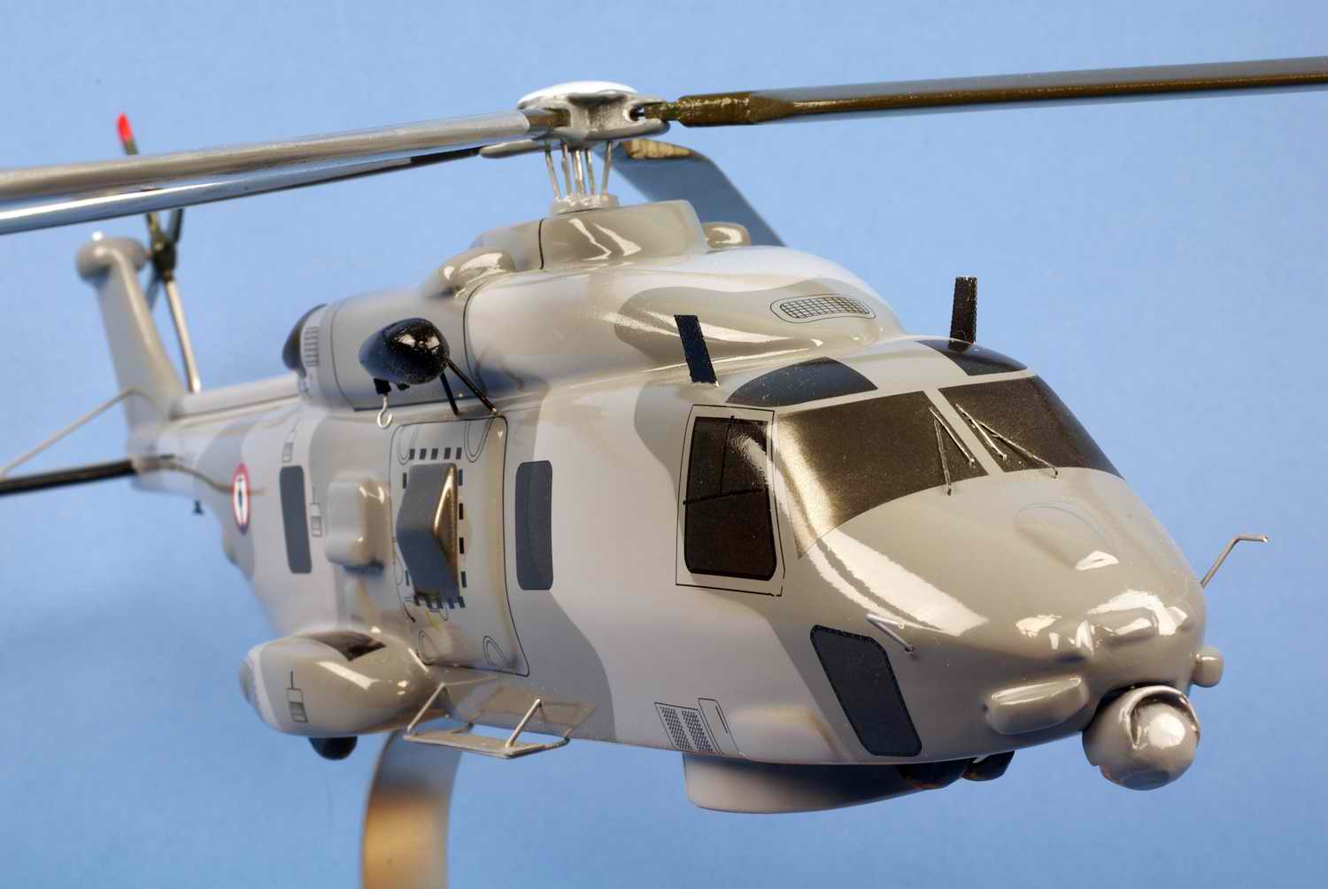maquette hélicoptère NHIndustries NH90 NFH Caiman 1/45