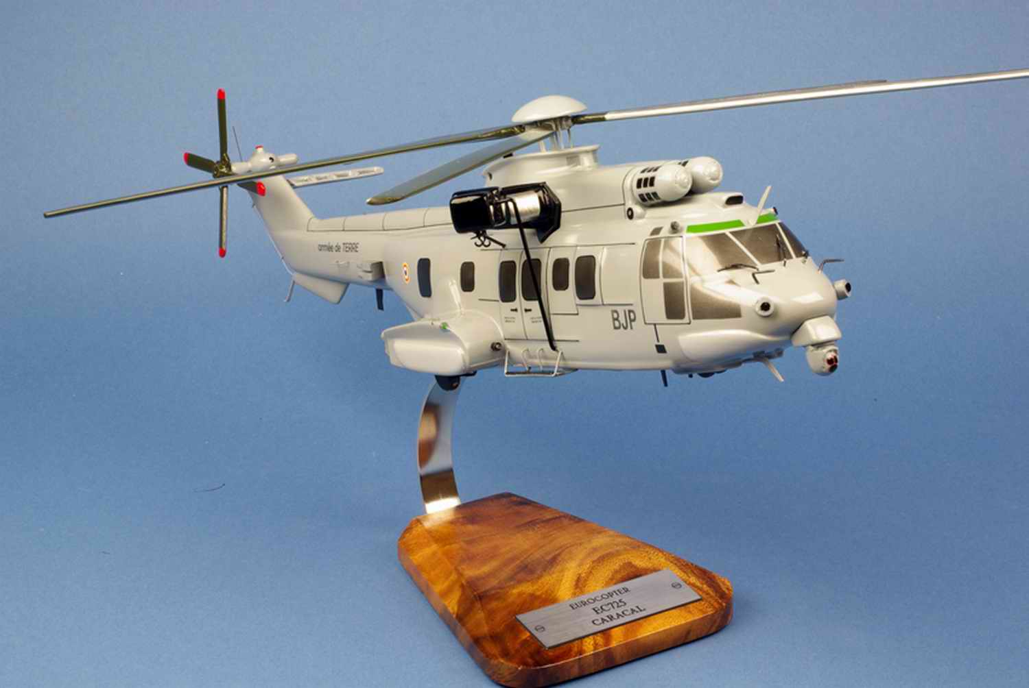 Maquette Hélicoptère EUROCOPTERE EC725 Caracal 1/45 ALAT