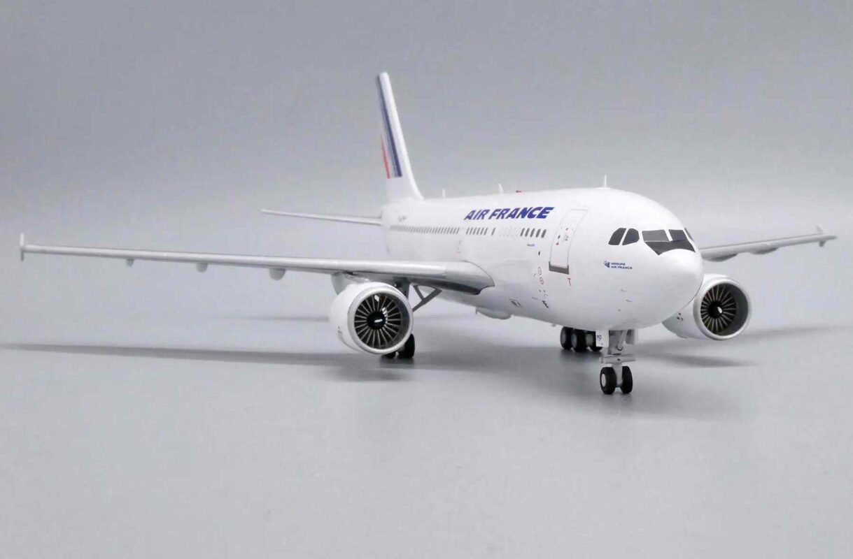 Maquette avion A310-300 Novespace / CNES - plastique 1/200e