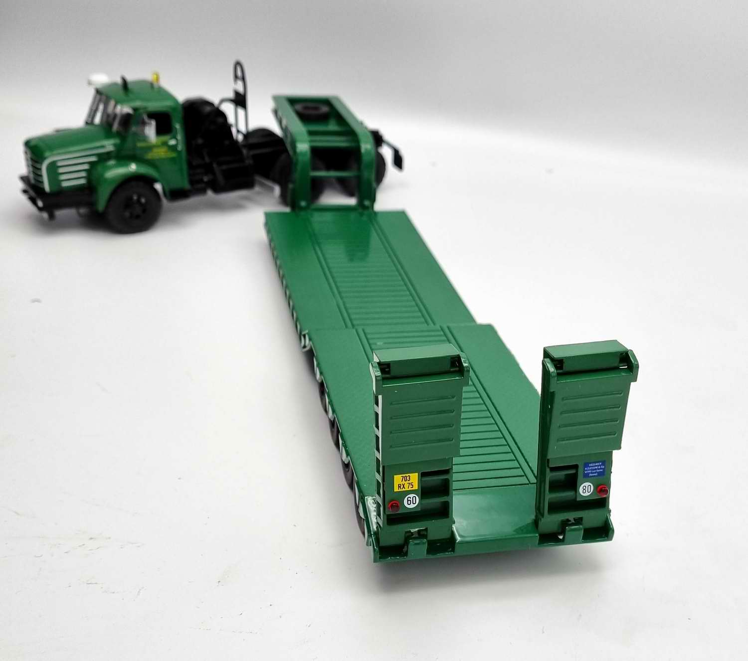 Miniature BERLIETTBO Semi-Remorque Porte Engin Convoi Exceptionnel Métal Transports Manutention 1/43