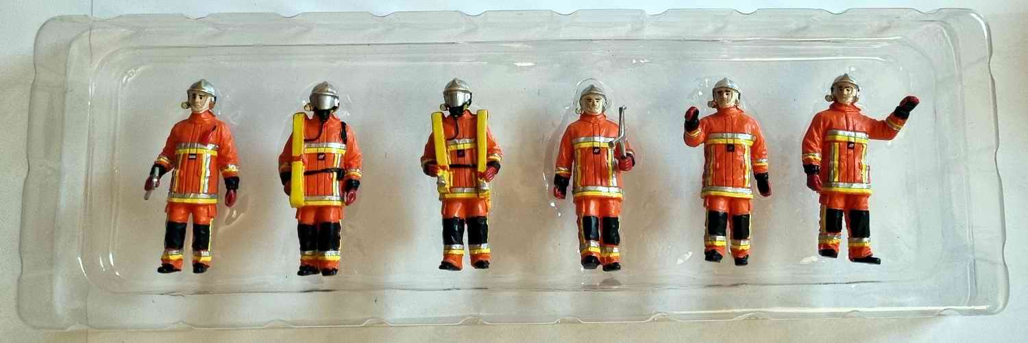 Figurines Sapeurs Pompiers Feux urbains Tenues Oranges 1/43 ALERTE