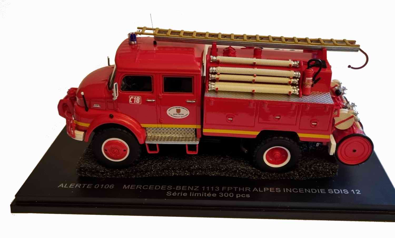 Miniature MERCEDES 1113 FPTHR Fourgon Pompe Tonne Hors Route Camion de Sapeurs Pompiers Alpes incendie Aveyron 1/43 Alerte